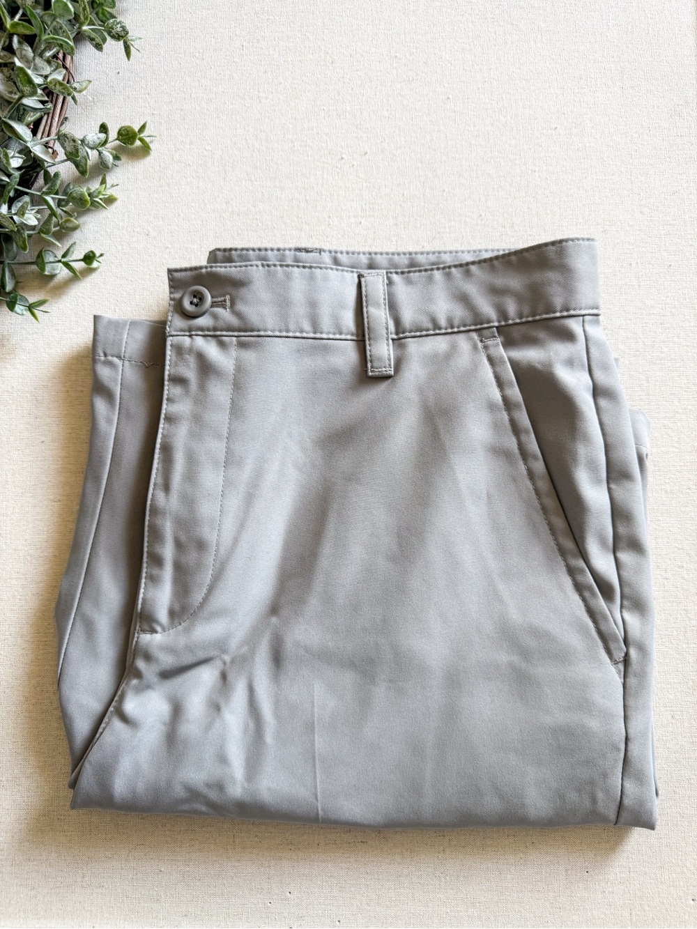 IZOD Golf Shorts Mens Gray Performance Flat Front Lightweight Size 32